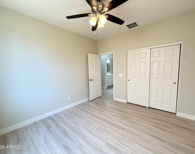 12514 W Winslow Avenue - Photo Thumbnail 20