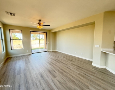 12514 W Winslow Avenue - Photo Thumbnail 5