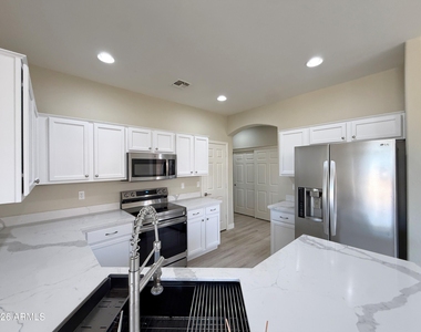 12514 W Winslow Avenue - Photo Thumbnail 8