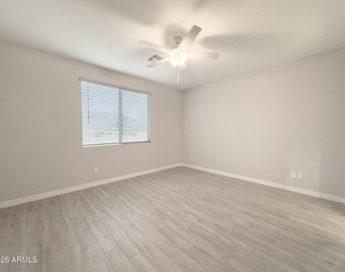 231 E Santa Cruz Drive - Photo Thumbnail 8