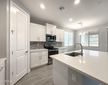 231 E Santa Cruz Drive - Photo Thumbnail 6