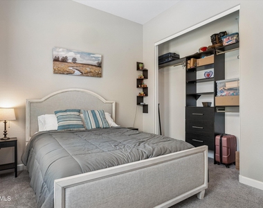 18422 N 65th Place - Photo Thumbnail 9