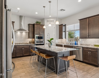 18422 N 65th Place - Photo Thumbnail 2