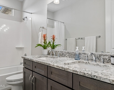 18422 N 65th Place - Photo Thumbnail 32