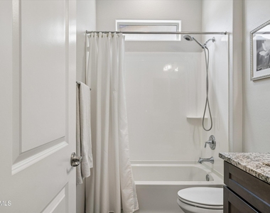 18422 N 65th Place - Photo Thumbnail 12
