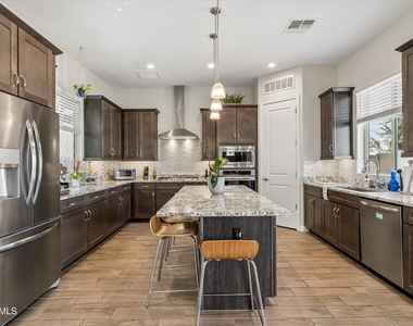 18422 N 65th Place - Photo Thumbnail 3