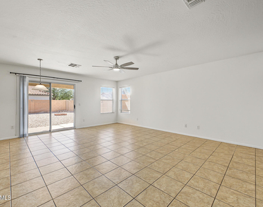 797 E Desert Holly Circle - Photo Thumbnail 6