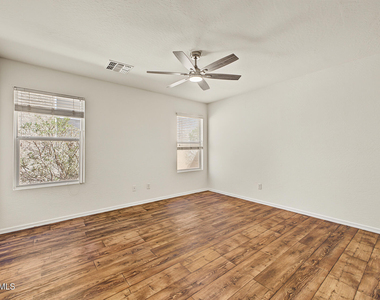 797 E Desert Holly Circle - Photo Thumbnail 8