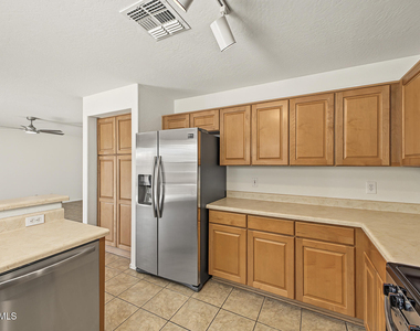 797 E Desert Holly Circle - Photo Thumbnail 4