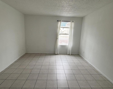 8823 N 8th Street - Photo Thumbnail 15