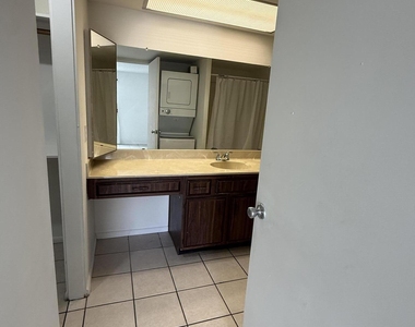 8823 N 8th Street - Photo Thumbnail 13