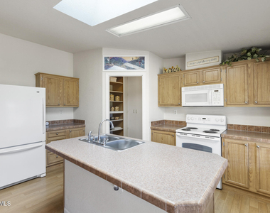17200 W Bell Road - Photo Thumbnail 15