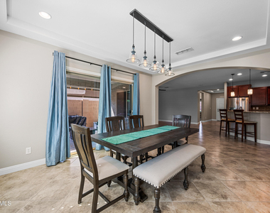 1813 W Straight Arrow Lane - Photo Thumbnail 6