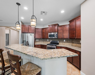 1813 W Straight Arrow Lane - Photo Thumbnail 7