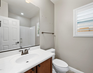 1813 W Straight Arrow Lane - Photo Thumbnail 17