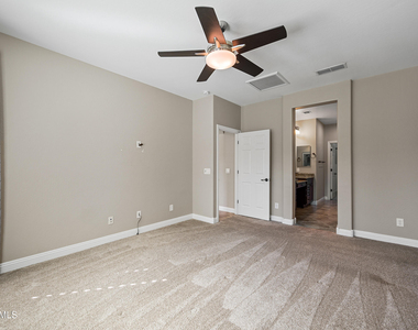 1813 W Straight Arrow Lane - Photo Thumbnail 12