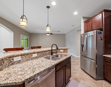 1813 W Straight Arrow Lane - Photo Thumbnail 9