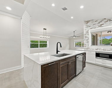 7505 Nw 65th Lane - Photo Thumbnail 7