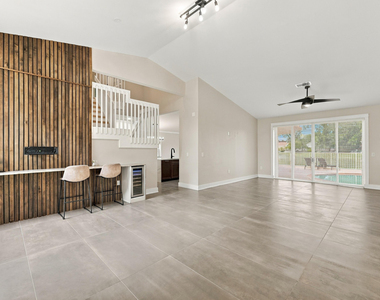 7505 Nw 65th Lane - Photo Thumbnail 2