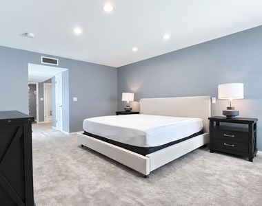 6846 N 72nd Place - Photo Thumbnail 4