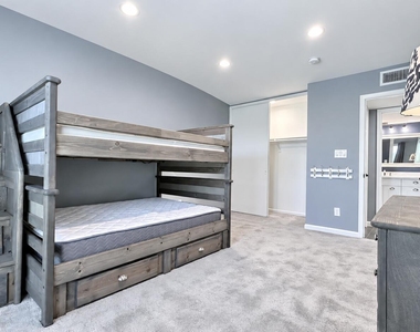 6846 N 72nd Place - Photo Thumbnail 20