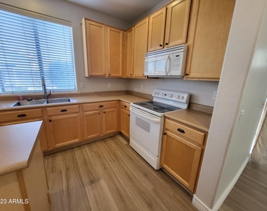 833 E Sheffield Avenue - Photo Thumbnail 15