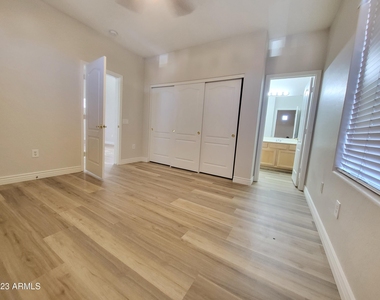833 E Sheffield Avenue - Photo Thumbnail 6