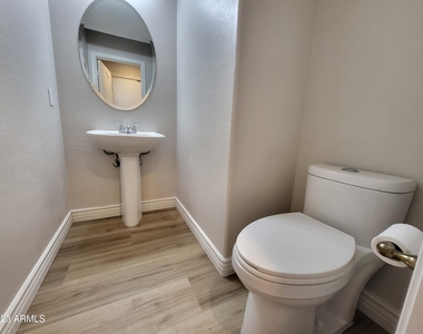 833 E Sheffield Avenue - Photo Thumbnail 18