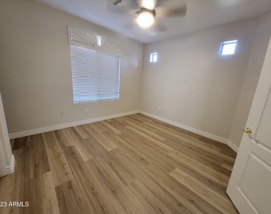 833 E Sheffield Avenue - Photo Thumbnail 4