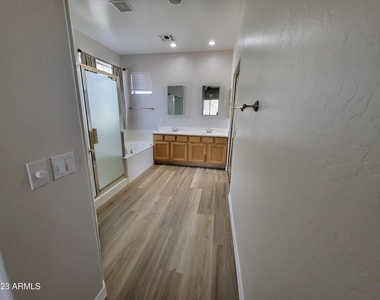 833 E Sheffield Avenue - Photo Thumbnail 31