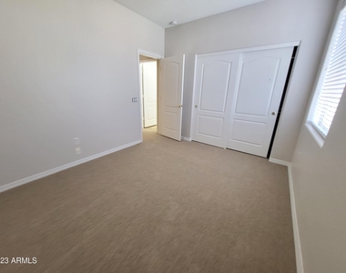 833 E Sheffield Avenue - Photo Thumbnail 24