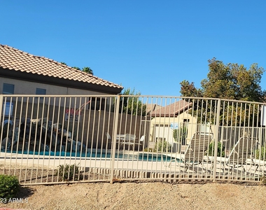 833 E Sheffield Avenue - Photo Thumbnail 45