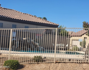 833 E Sheffield Avenue - Photo Thumbnail 46
