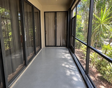 1000 Nw 105th Way - Photo Thumbnail 9