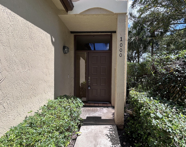 1000 Nw 105th Way - Photo Thumbnail 1
