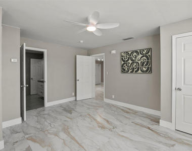 1010 Ne 24th Street - Photo Thumbnail 16