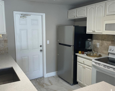 1010 Ne 24th Street - Photo Thumbnail 8