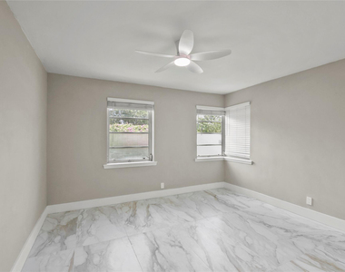 1010 Ne 24th Street - Photo Thumbnail 13