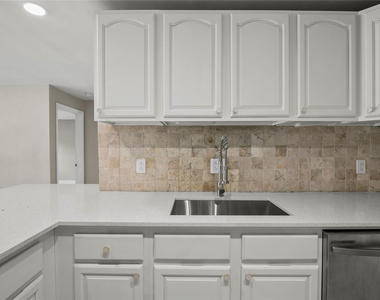 1010 Ne 24th Street - Photo Thumbnail 11