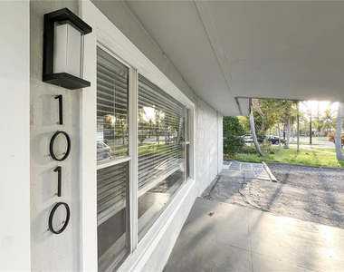 1010 Ne 24th Street - Photo Thumbnail 2