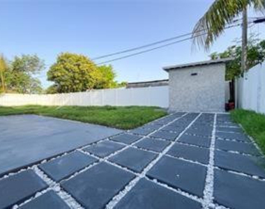 1010 Ne 24th Street - Photo Thumbnail 28