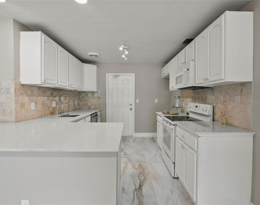 1010 Ne 24th Street - Photo Thumbnail 9
