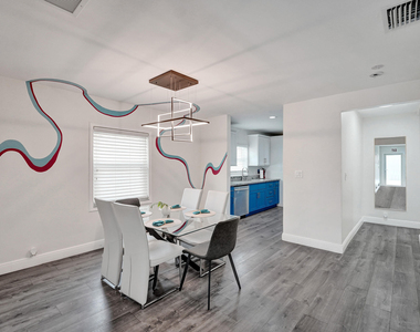 1535 Hollywood Boulevard - Photo Thumbnail 5