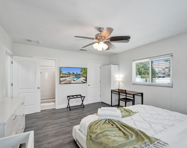 1535 Hollywood Boulevard - Photo Thumbnail 12
