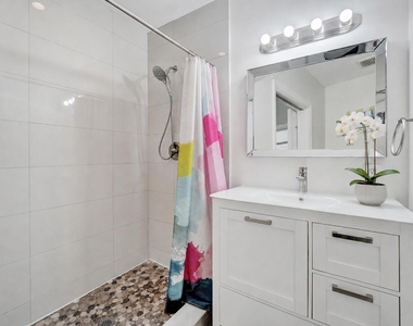 1535 Hollywood Boulevard - Photo Thumbnail 13