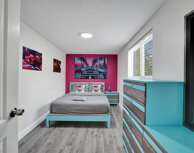 1535 Hollywood Boulevard - Photo Thumbnail 20