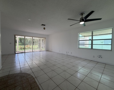 7240 Pineforest Circle - Photo Thumbnail 5