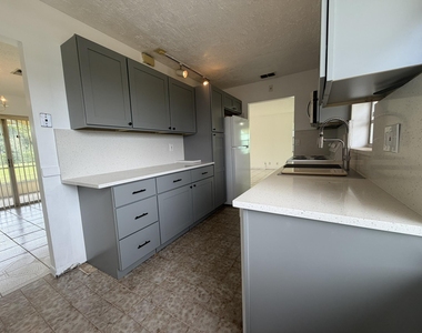 7240 Pineforest Circle - Photo Thumbnail 9