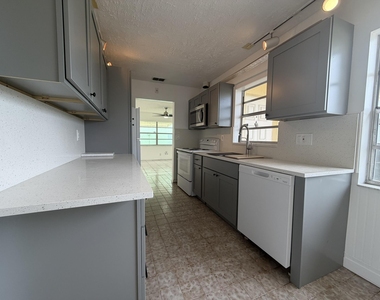 7240 Pineforest Circle - Photo Thumbnail 7