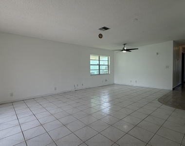 7240 Pineforest Circle - Photo Thumbnail 2